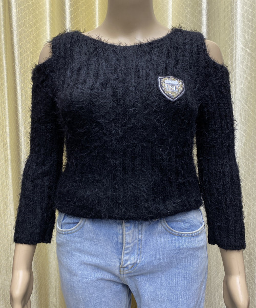 Black Round Neck Winter Pullover