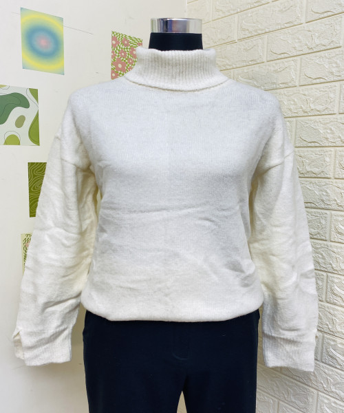 High Neck White Knitted Pullover