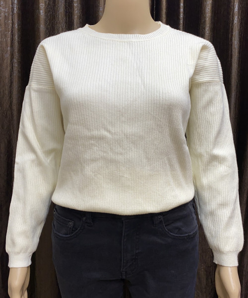 White  Round  Neck  Knitted  Pullover