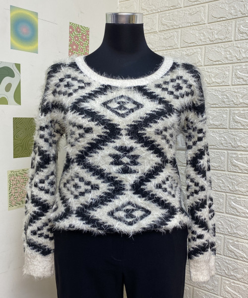 Black and White Print Fur Pullover