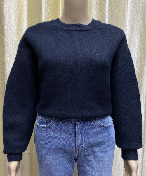Round Neck Black Knit Pullover