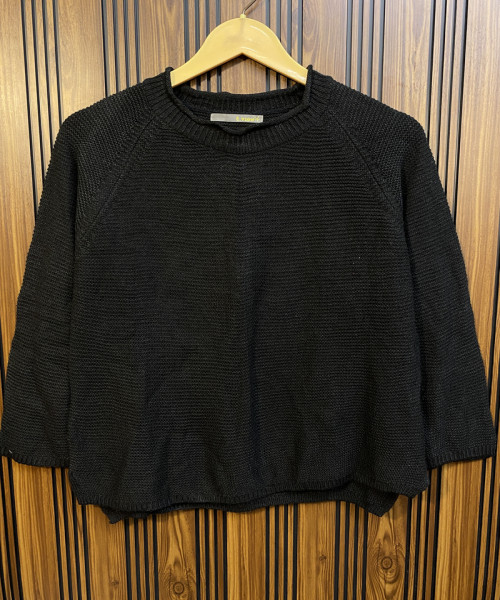 Round Neck Black Knit Top