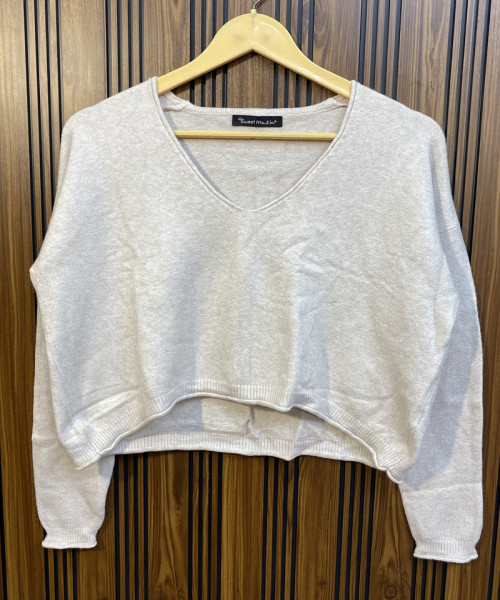 Off white V Neck Knit Top