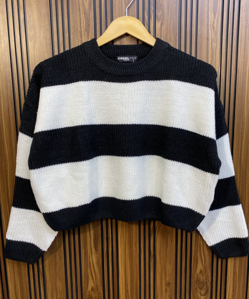 White With Black Round Neck Knit Pullover
